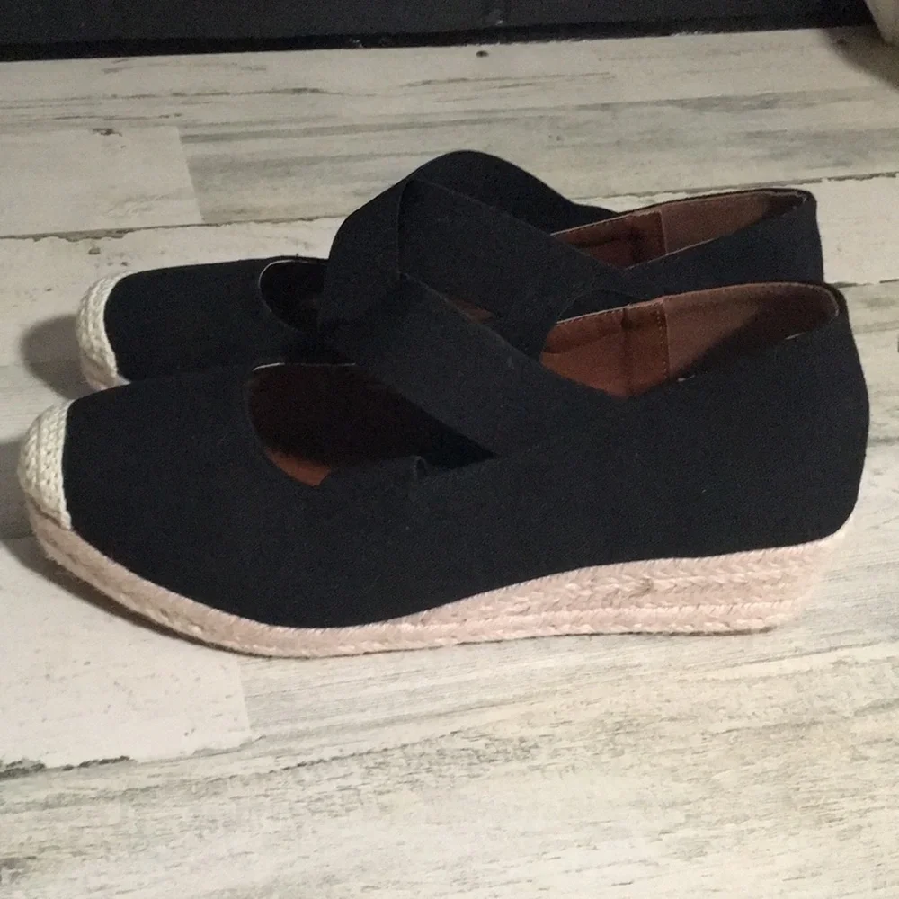 Black with white crochet toe raffia type wedge slip-on woman’s shoe size 7.5